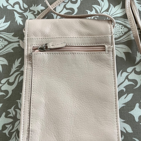 Like New Leather Crossbody Bag - Picture 2 of 3